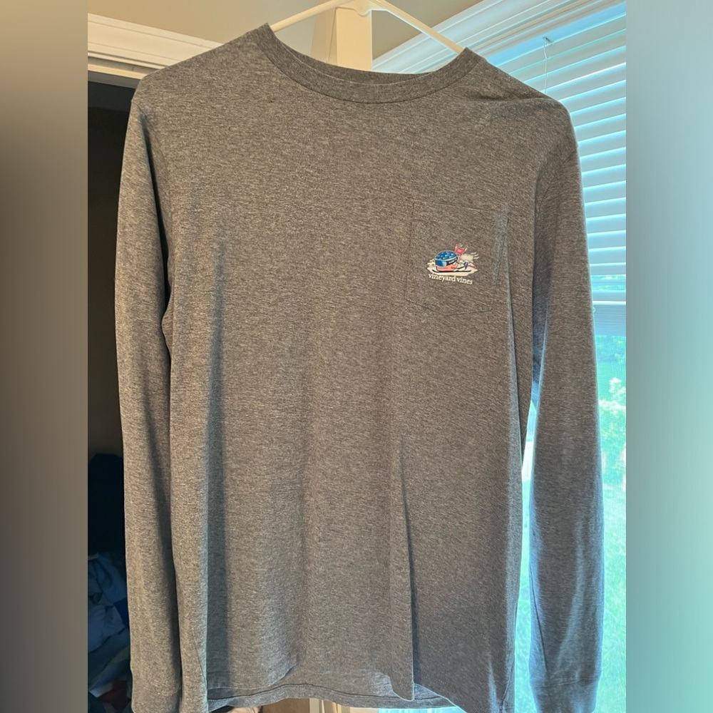 Vineyard Vines grey long sleeve t shirt